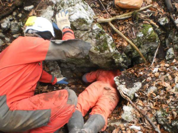  Eingangsschluf in die Tronchots-Höhle